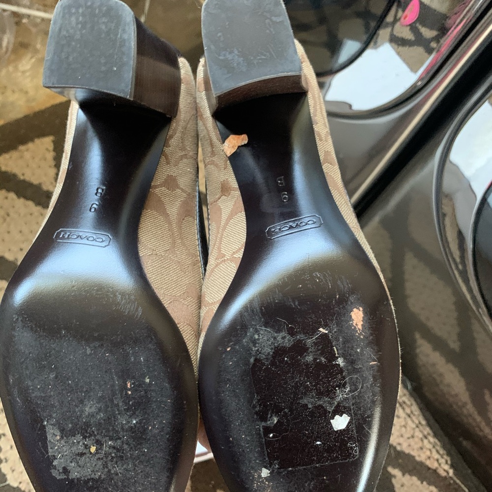 Coach women’s heels - Picture 4 of 7